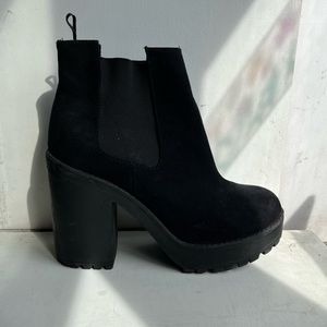 H&M divided Heeled pull on black boots 
Size 37